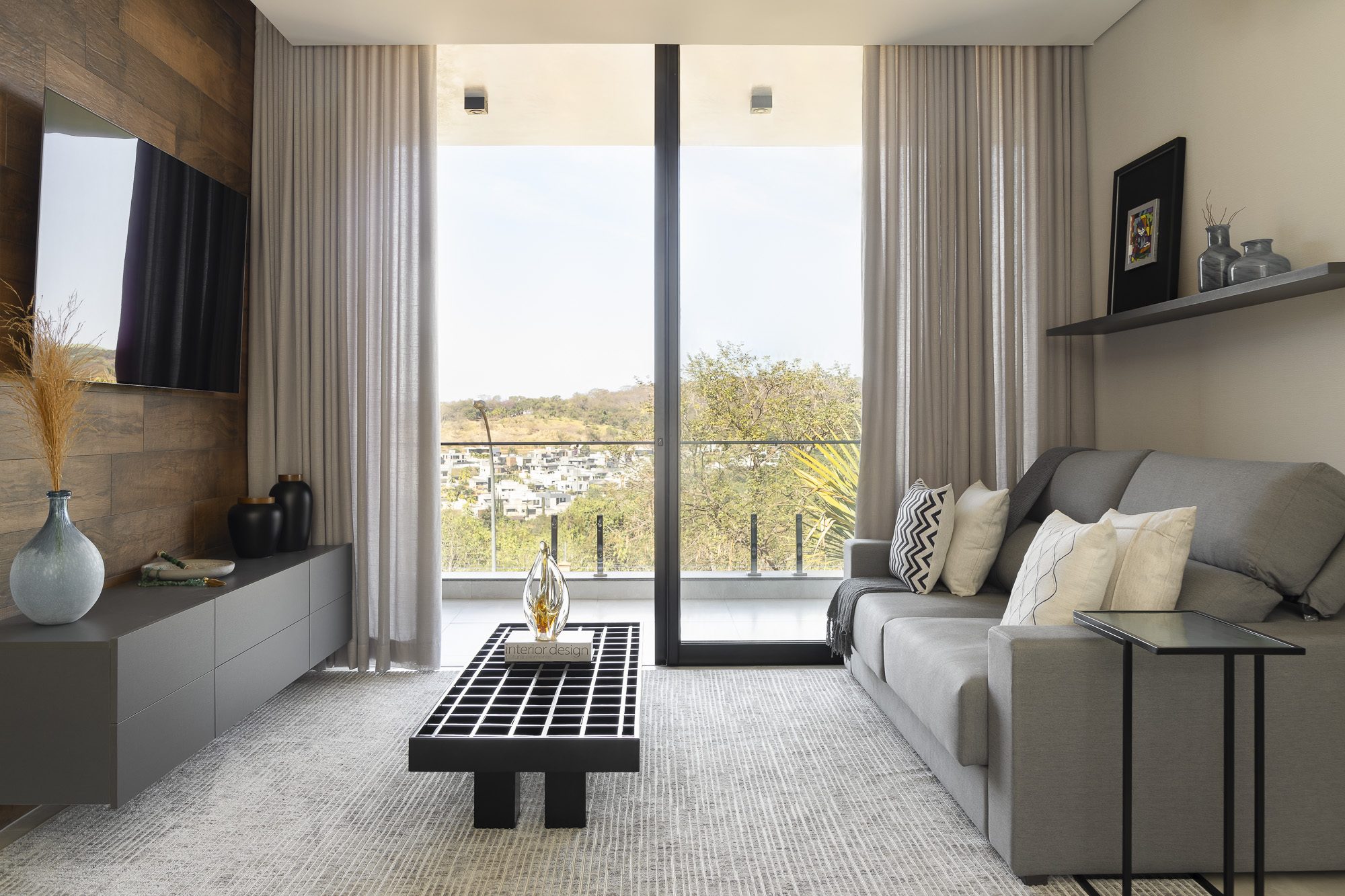 Sala de estar com vista para varanda, Residência RM